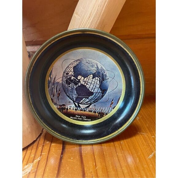 1964 1965 NEW YORK WORLD'S FAIR 4" METAL SOUVENIR TIN TRAY - Picture 1 of 3